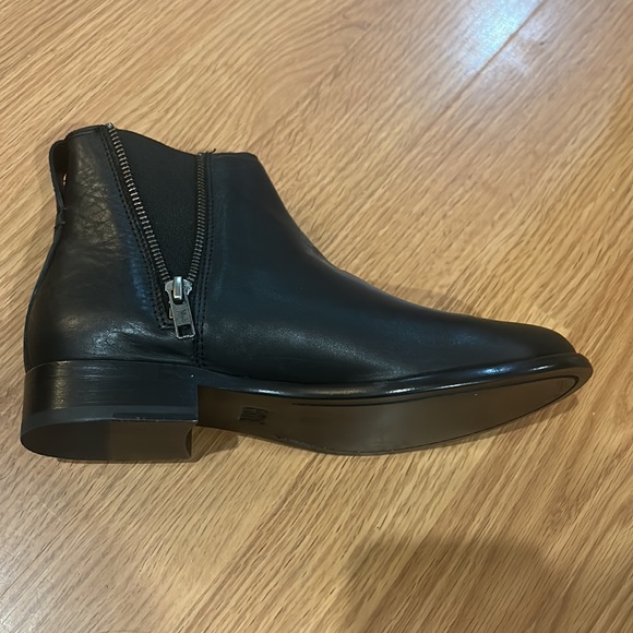 NWOT Frye Carly boots size 6 - Picture 2 of 4